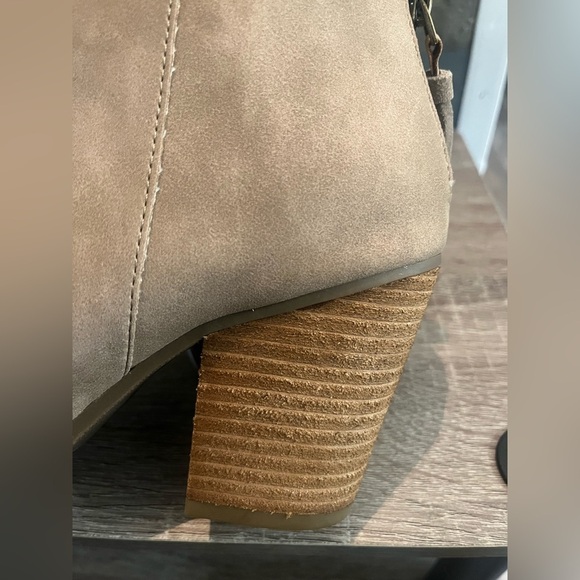 Rampage Tan Wedge Peep Toe Booties Size 7.5 - Picture 14 of 14